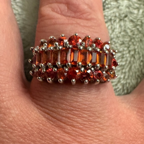 Silver and Red Garnet Gemstone Cluster Ring. 925 Sterling Silver. Gorgeous - Picture 2 of 6